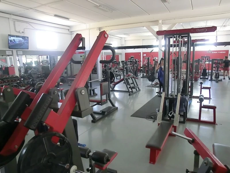 Gimnasio y Centro Deportivo Lanefit