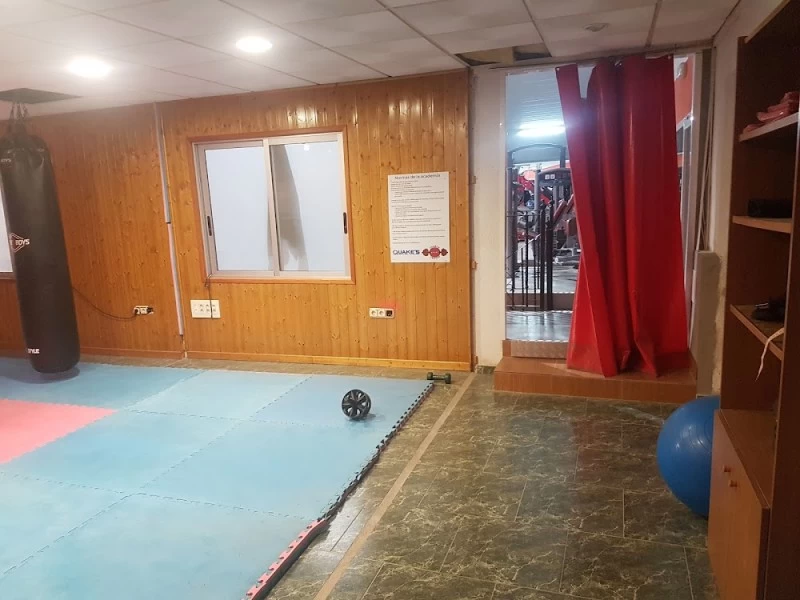 Iniesta Sport Center  Gimnasio · Pádel · Cafetería