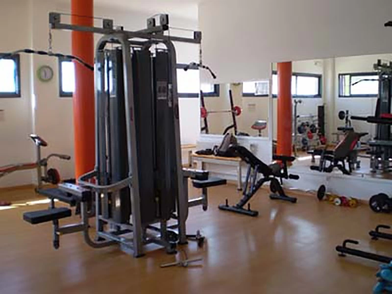 Piscina Cubierta y Gimnasio