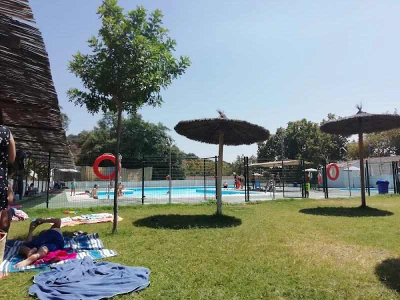 Piscina municipal de Almonaster