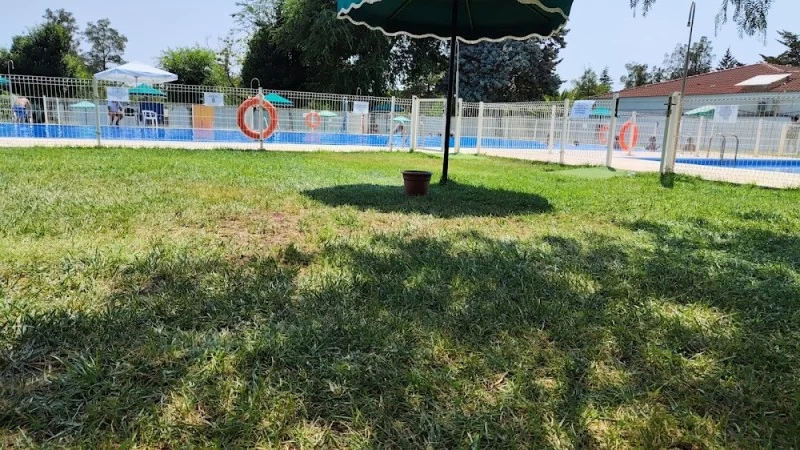 Piscina Municipal De Granja De Torrehermosa