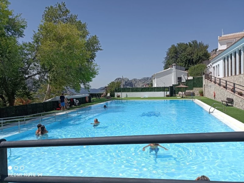 Piscina pública Benaocaz