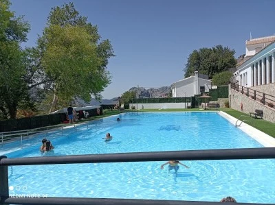 Piscina pública Benaocaz