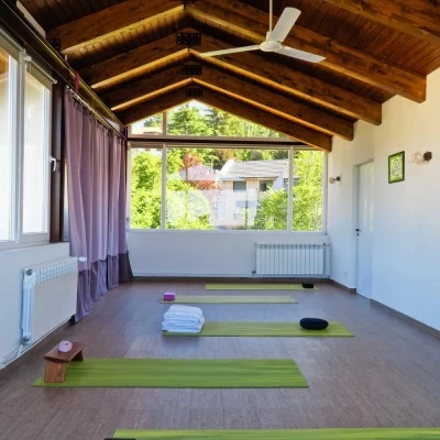 Yoga Maa centro de yoga y salud. Cercedilla