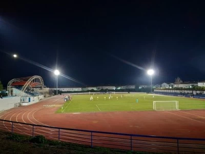 Campo de fútbol, césped natural