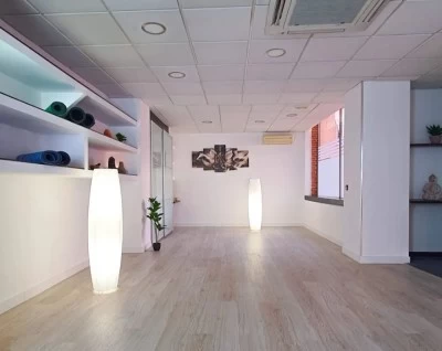 Estudio Trikonasana Yoga y Pilates