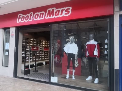 Foot on Mars Valdepeñas
