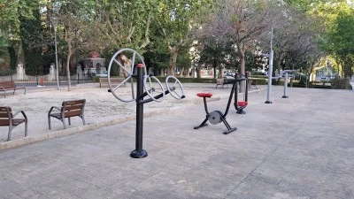 Aparatos de gimnasia y rehabilitación para adultos