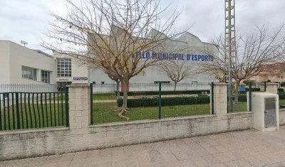 piscina cubierta(horna blanca dcha pista atletismo) pasando parking