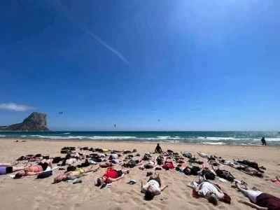 YOGA Junto Al Mar